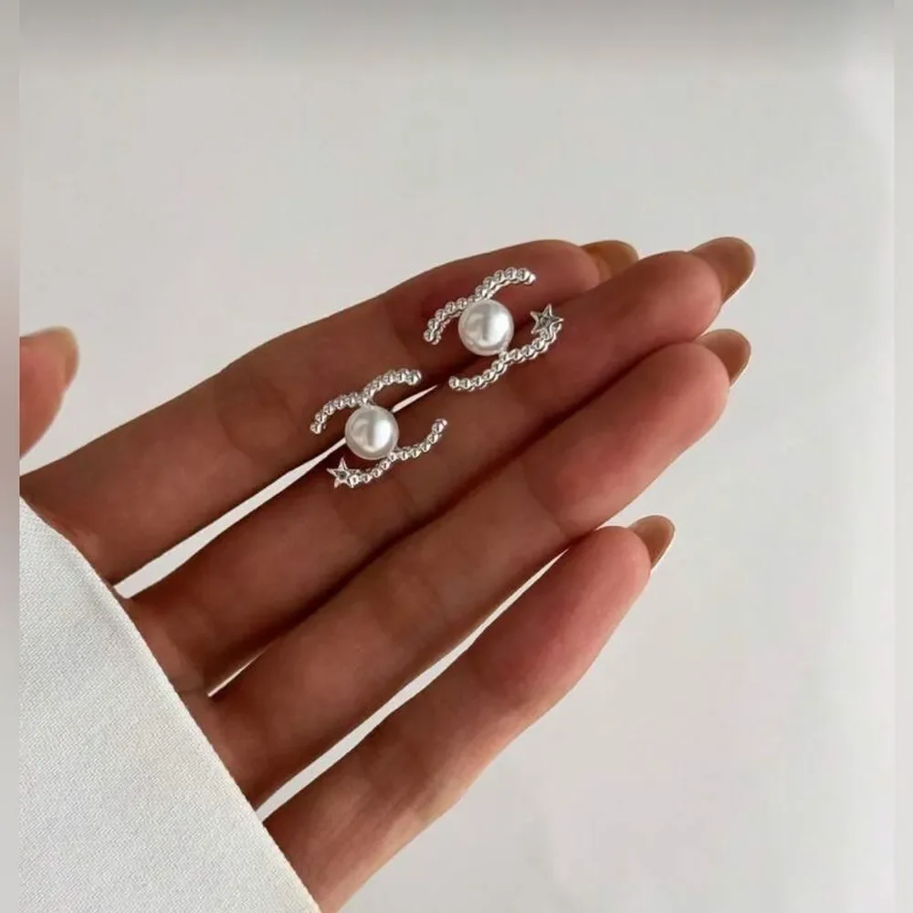 Elegant Silver Pearl Earrings Q580
